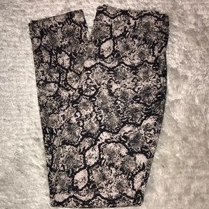 Express Fitted Snakeskin Pant💓